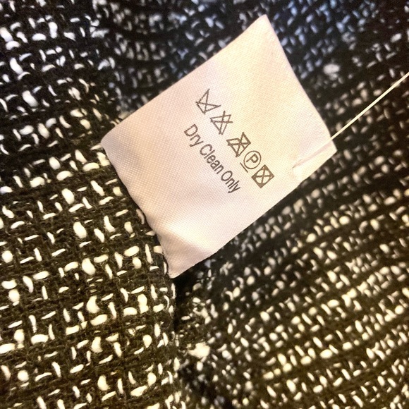 IT’S HERE!! 🛍 BLACK TWEED BLAZER - Picture 15 of 16